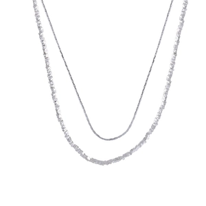Collier double rangée en argent avec chaîne serpent plate et perles métalliques facettées