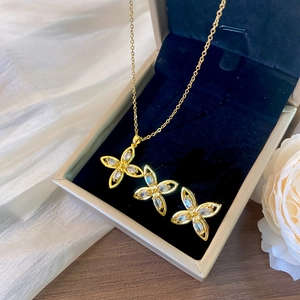 Koreanische Mode Titanstahl Kupfer Rhombus Blume Halskette Ohrringe Set Elegante Strass Schmuck Set Für Damen