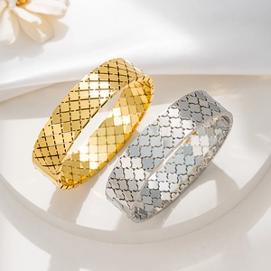 Bracciale Rigido Largo in Acciaio al Titanio per Donna Quadrifoglio Motivo Trapuntato Cavo Lucido Oro Argento Gioielli di Lusso Regalo