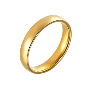 Bague minimaliste en acier titane doré poli en forme de D pour femme sur fond blanc