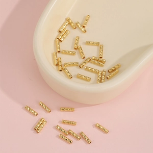 Perline cilindriche in ottone placcato oro 18K con texture diamantata per gioielli