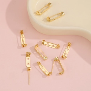 Base per spilla scavata placcata oro 18K con tre fori per accessori gioielli fai-da-te