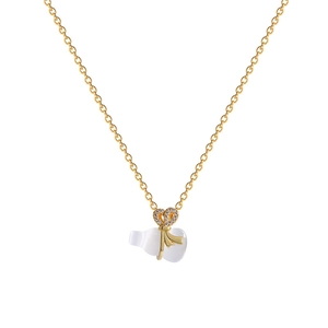 Elegante collana dorata con ciondolo a forma di zucca in opale bianco e cristalli