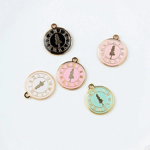 DIY Alice im Wunderland Gold-Legierung Anhänger-Set mit Mädchen-Silhouette Tropföl