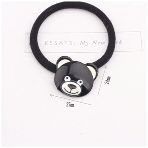 Élastique à cheveux tête d'ours noir avec breloque dessin animé de 27mm x 24mm sur blanc