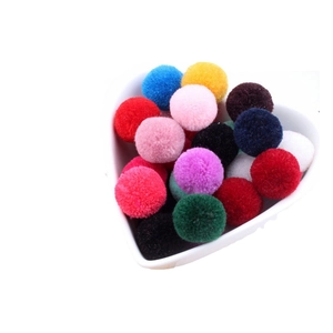 20mm colorful cashmere pom-poms for DIY hair accessories in a heart-shaped bowl