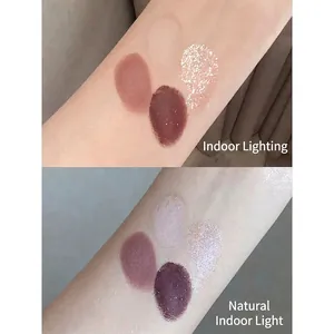 Vierfarbige Lidschatten-Palette mit matten und schimmernden Tönen unter Innenlicht