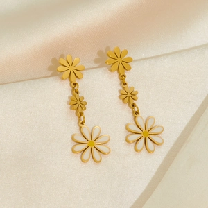 Elegante vergoldete Titanstahl Gänseblümchen Ohrhänger für Damen auf Seidenstoff