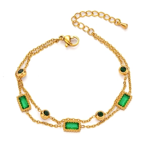 Elegantes goldenes doppellagiges Armband mit smaragdgrünen Steinen und Karabinerverschluss