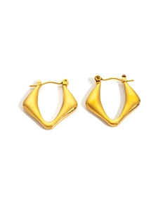 Detail of geometric heart-shaped gold-plated hoop earrings with hinged clasp closure