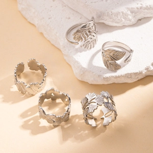 Lot de cinq bagues vintage en acier inoxydable avec feuilles d'argent et anneau réglable