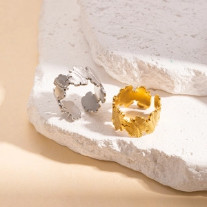 Bague ouverte vintage en acier inoxydable avec motif de feuilles dorées et argentées