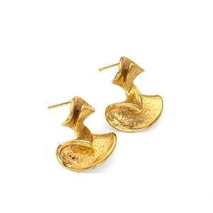 Detail of gold-plated twisted ribbon earrings with high polish and hammered texture