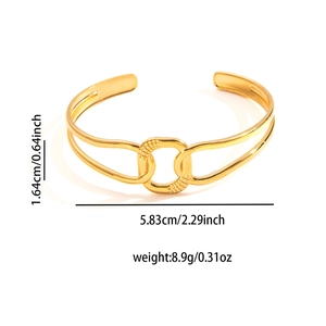 Detailansicht des goldenen Edelstahlarmreifs mit Maßen und doppellagigem Design