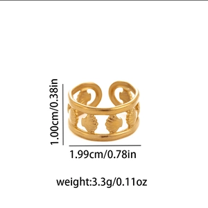 Detailansicht des goldenen Muschelrings mit Maßen 1cm Höhe und 3,3g Gewicht im Ozean-Stil