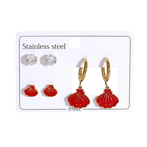 Ensemble de trois paires de boucles d'oreilles en acier avec coquillages rouges et strass