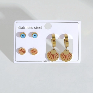 Ensemble de trois paires de boucles d'oreilles en acier doré avec coquillages et œil