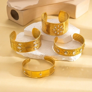 Bracciale Rigido Aperto in Acciaio Inossidabile Placcato Oro 18K Geometrico con Zirconia Intarsiata Vintage Irregolare Donna Gioielli