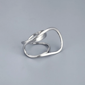 Anillo irregular minimalista de plata esterlina S925 con diseño hueco y pulido