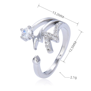 Anello aperto vintage in argento con zircone scintillante e design geometrico a fulmine