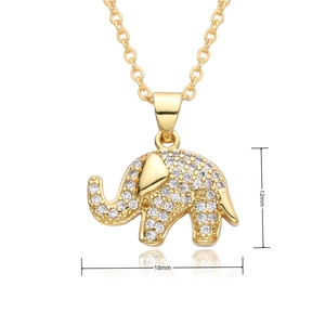 Detalle del colgante de elefante dorado con circonitas y dimensiones de 18 mm por 12 mm