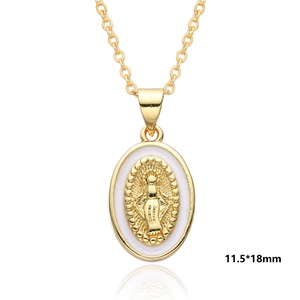 Collana con ciondolo ovale Vergine Maria dorata con smalto bianco e catena