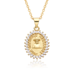 Collana con pendente ovale della Vergine Maria in oro con zirconi incastonati e lucidi