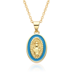 Dettaglio del ciondolo ovale della Vergine Maria in oro con bordo in smalto blu
