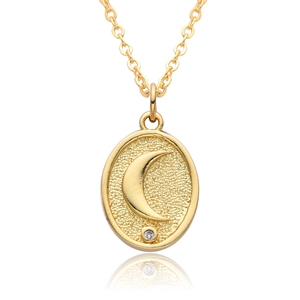 Collana luna minimalista in oro con ciondolo ovale martellato e pietra di zircone lucida