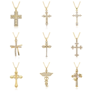 Collier Pendentif Croix en Cuivre Plaqué Or pour Femmes Élégant Strass Incrusté Coeur Colombe Symbole Médical Bijoux Religieux Cadeau