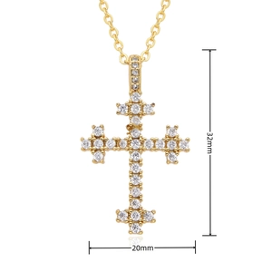 Détail du pendentif croix plaqué or avec dimensions 32mm x 20mm et pierres de zircone