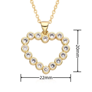Detail eines hohlen Herzanhängers mit weißen Zirkonia, Maße 20 mm mal 22 mm