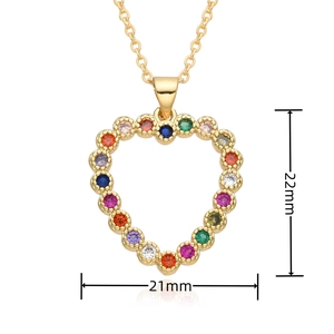 Detailansicht des Herzanhängers aus Gold mit bunten Zirkonia und Maßen 21mm mal 22mm