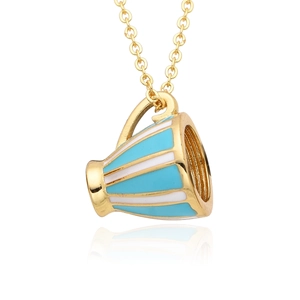 Long collier mode avec pendentif tasse de thé émaillée à rayures bleues sur chaîne dorée