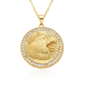 Nahaufnahme des goldenen Leoparden-Anhängers mit Kristallen und eleganter Metallkette