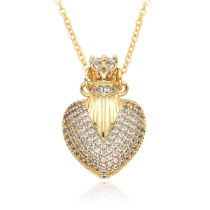 Elegante collana con ciondolo a cuore dorato con design a corona e pavé di diamanti