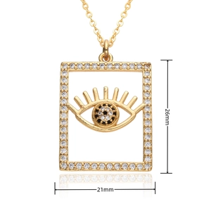 Vue détaillée du pendentif œil maléfique avec zircons bleus et dimensions précises