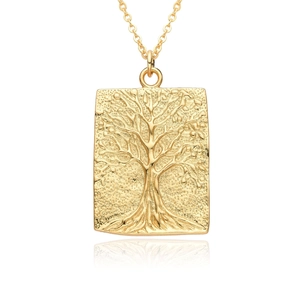 Détail du pendentif rectangulaire en or avec relief de l'arbre de vie et chaîne fine