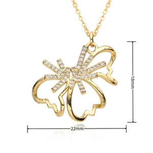 Vue détaillée du pendentif papillon avec oxydes de zirconium blancs et taille 18mm x 22mm