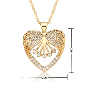 Detailansicht des goldenen Herzanhängers mit Zirkonia-Inlay und 22mm Größenmarkierung