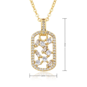 Détail du pendentif œil maléfique doré avec zircons montrant les dimensions de 25mm