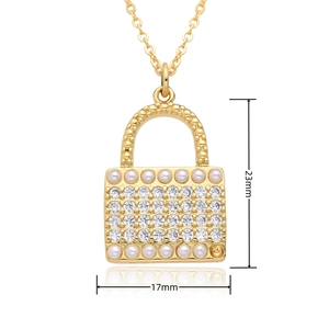 Λεπτομέρεια χρυσού μενταγιόν καρδιά 23mm x 17mm με μαργαριτάρια και λαμπερά στρας