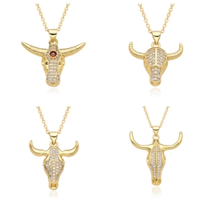 Collana con Ciondolo a Testa di Toro alla Moda Placcata Oro 18K in Rame con Zirconia Intarsiata Teschio Animale Gioielli Punk Hip Hop Regalo per Donna