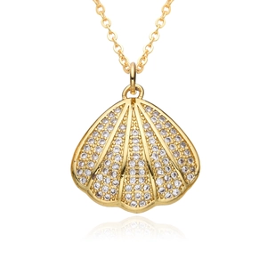 Elegant 18k gold mermaid scallop shell pendant necklace with sparkling pavé crystals