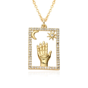 Collier avec pendentif main de Hamsa et croissant de lune avec zircones sur cadre doré