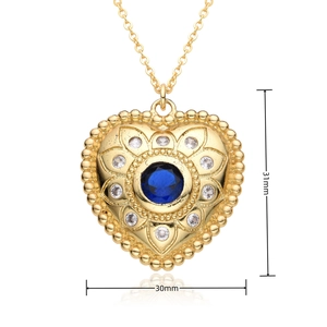 Detailansicht Herzanhänger mit blauem Edelstein und weißen Zirkonsteinen, Größe 31mm mal 30mm