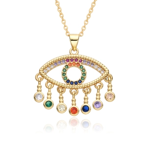 Collier Mauvais Œil doré avec pavé de zircons colorés et breloques arc-en-ciel