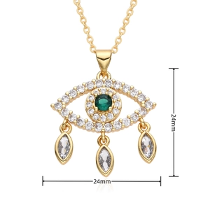 Détail du pendentif Œil de protection 24mm avec zircon vert et pierres marquise dorées
