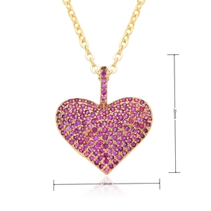 Detailansicht Goldanhänger mit lila Zirkonia und Maßen von 18 mm mal 20 mm für Damen