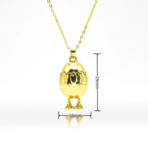 Collier pendentif religieux Marie en forme d'œuf doré avec dimensions 29mm par 18mm